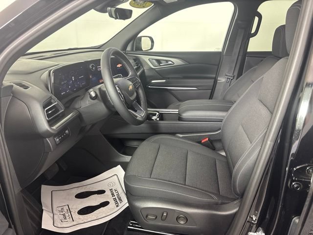 New 2026 Chevrolet Traverse LT w/ Sun and Wheel Package AWD/4WD image 2
