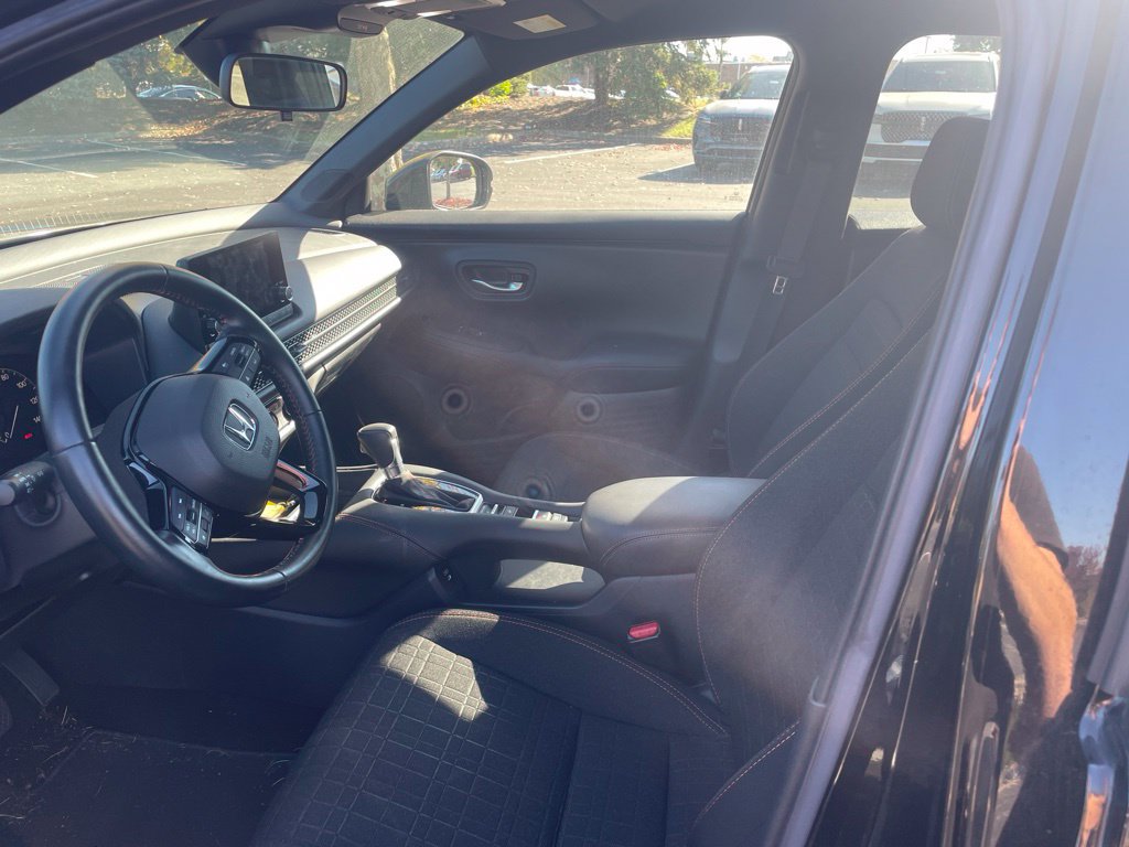 Used 2025 Honda HR-V Sport image 11
