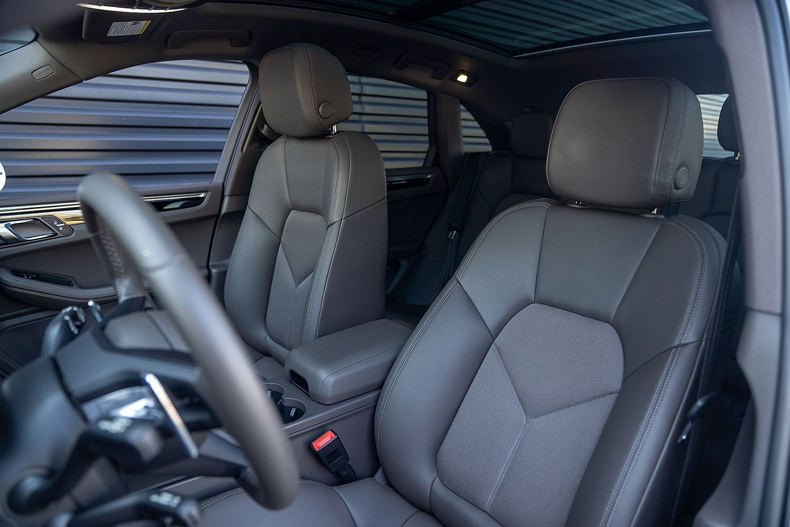 Used 2023 Porsche Macan AWD/4WD image 5