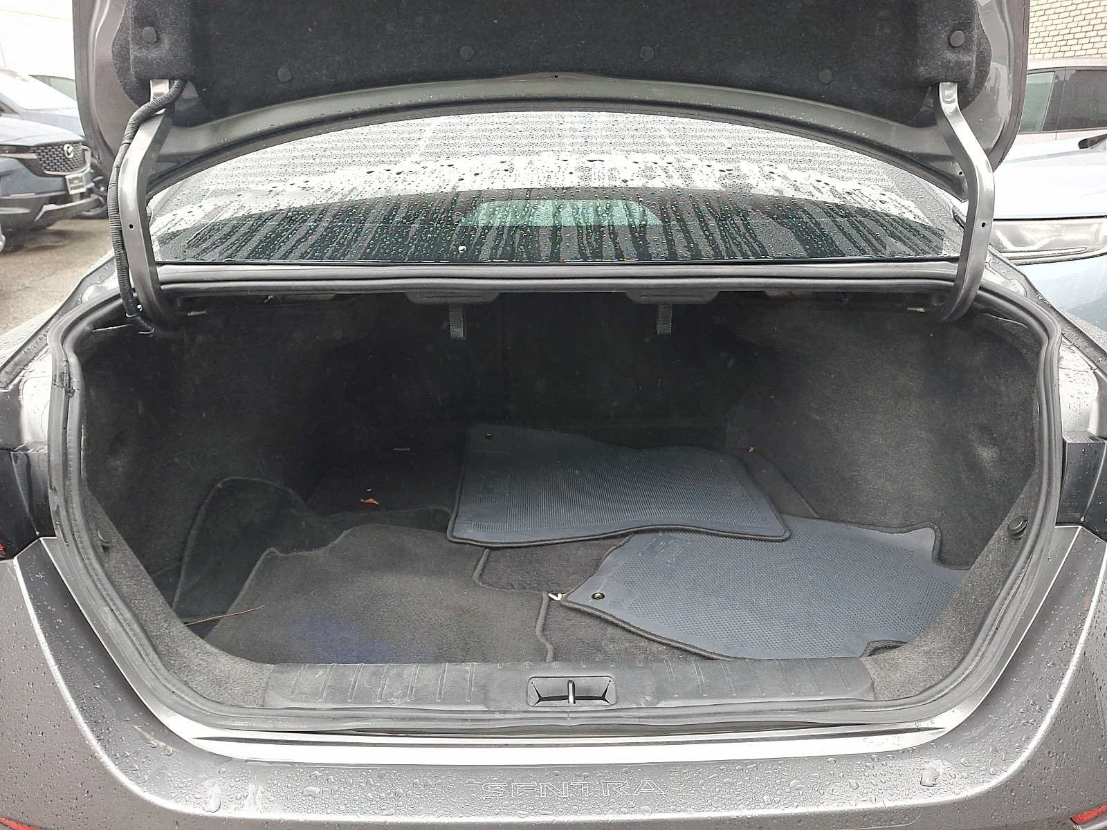 Used 2022 Nissan Sentra SR w/ Trunk Package FWD image 27