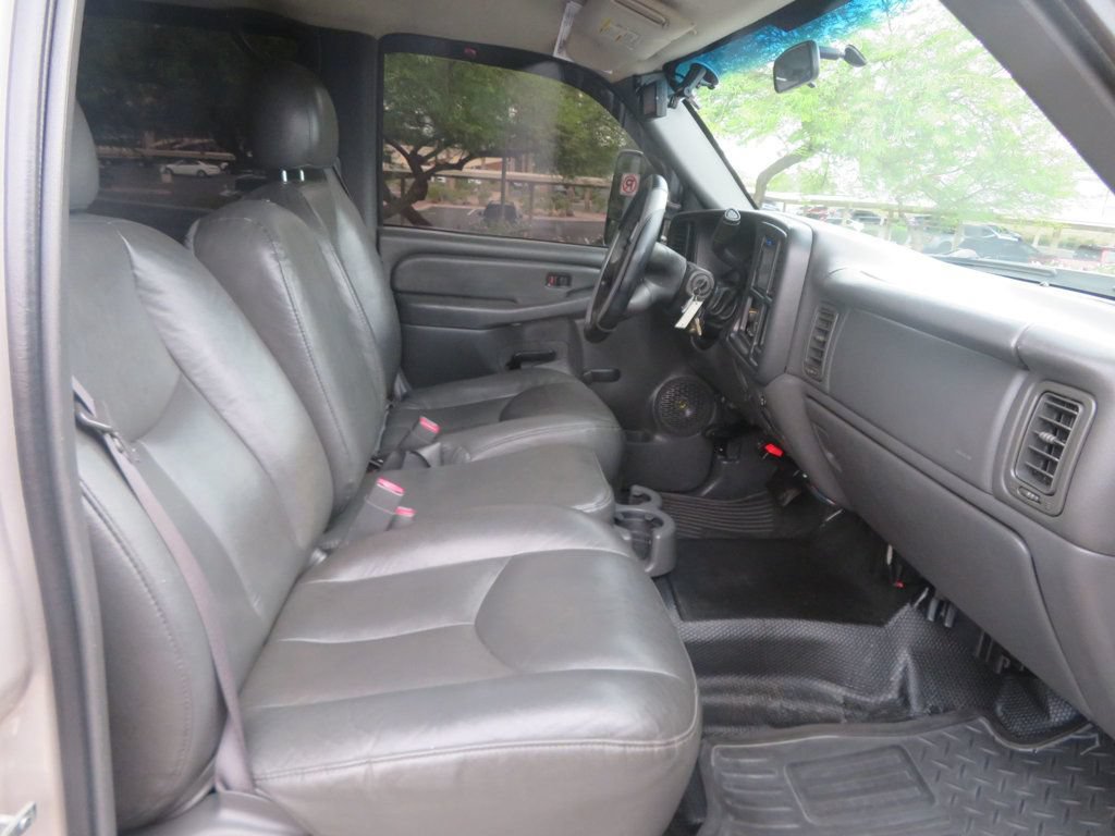 Used 2006 Chevrolet Silverado 2500 2WD Crew Cab image 32