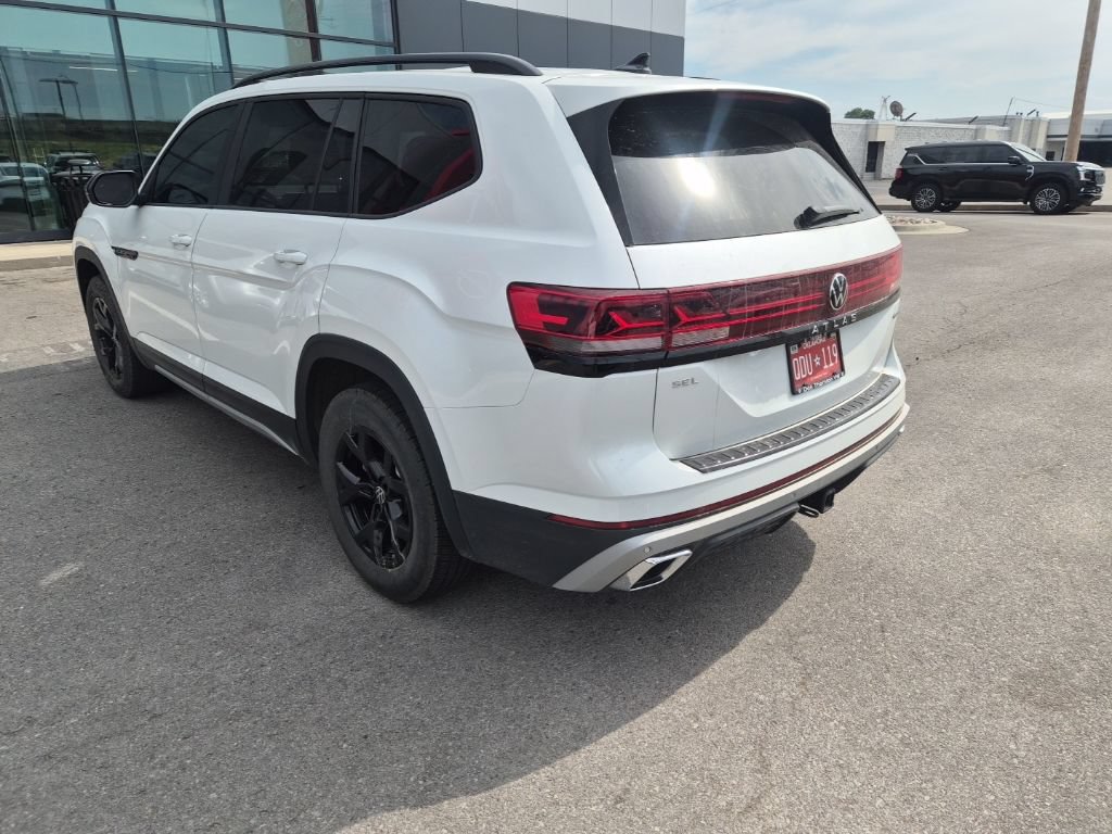 Used 2024 Volkswagen Atlas Peak Edition SEL AWD/4WD image 7