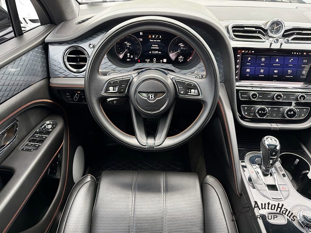 Used 2022 Bentley Bentayga AWD/4WD image 28