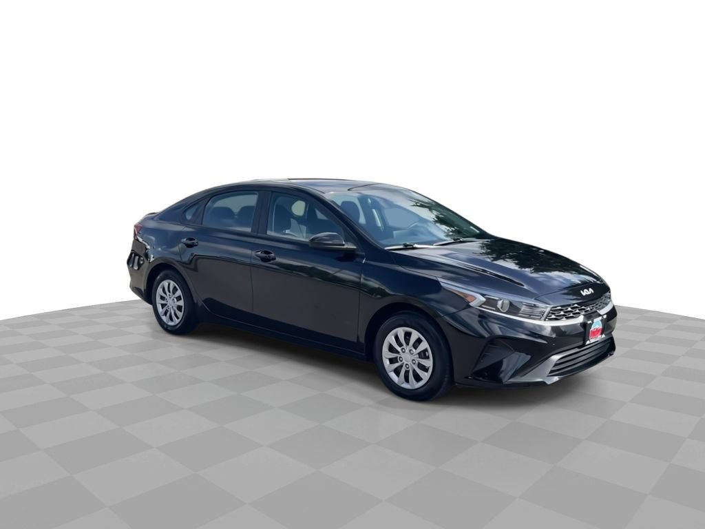 Used 2022 Kia Forte Sedan FWD image 2