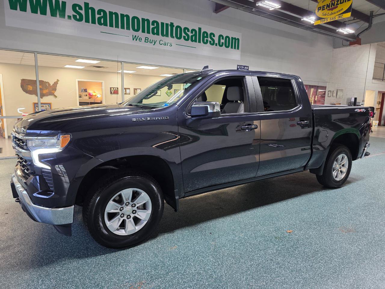 Used 2023 Chevrolet Silverado 1500 LT w/ Protection Package AWD/4WD image 2