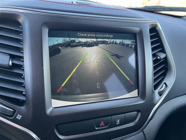 Used 2022 Jeep Cherokee Trailhawk w/ Comfort/Convenience Group AWD/4WD image 25