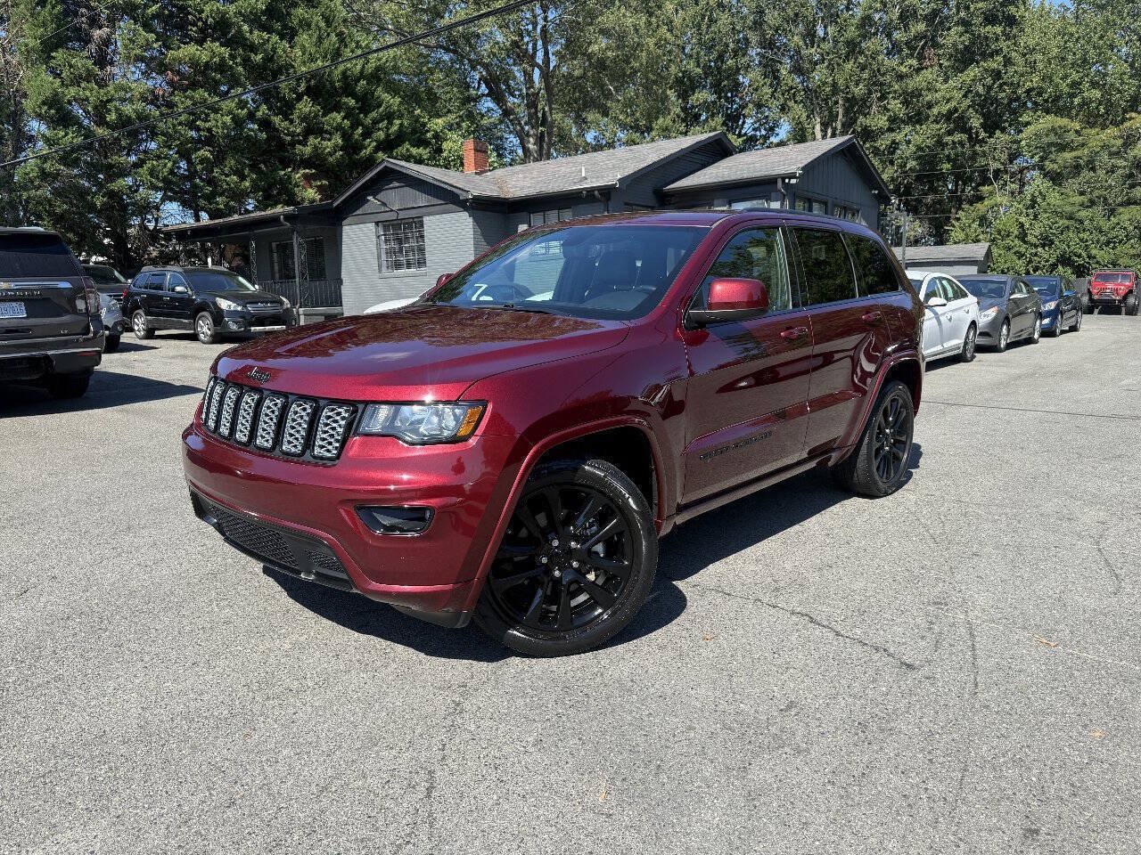 Used 2020 Jeep Grand Cherokee Altitude RWD image 1