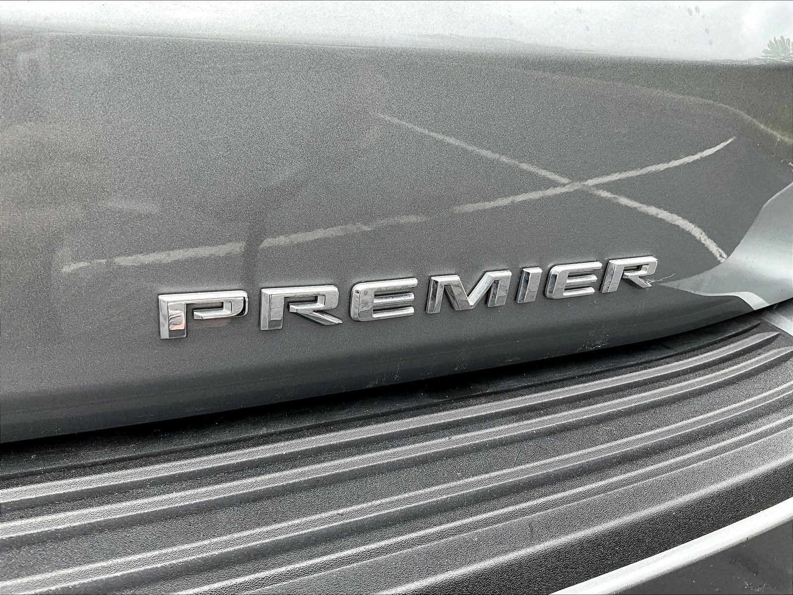 Used 2025 Chevrolet Suburban Premier AWD/4WD image 24