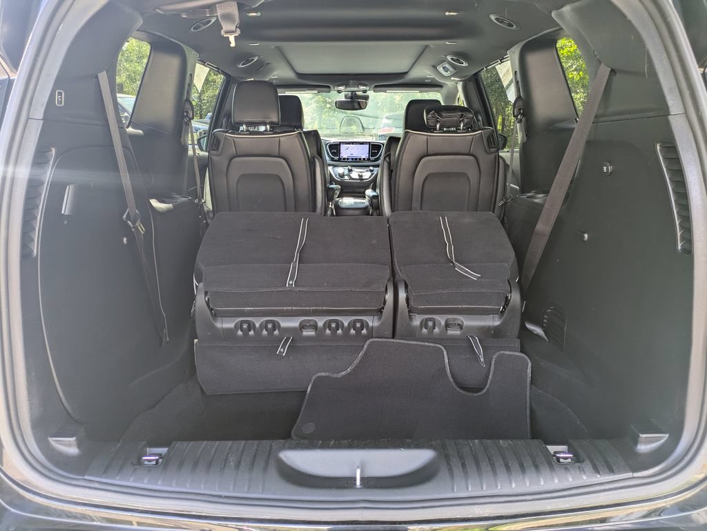 Used 2025 Chrysler Pacifica Limited FWD image 13