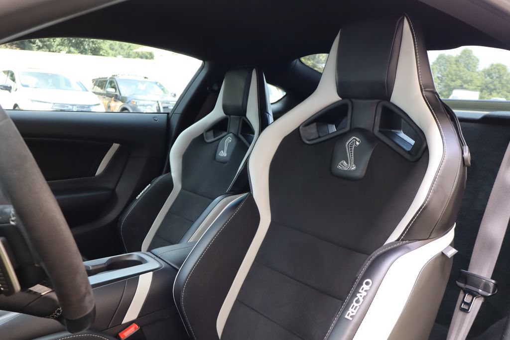 Used 2021 Ford Mustang Shelby GT500 w/ Carbon Fiber Track Pack RWD image 4