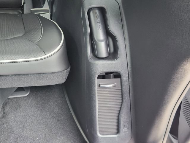 New 2026 Chrysler Pacifica Limited FWD image 26