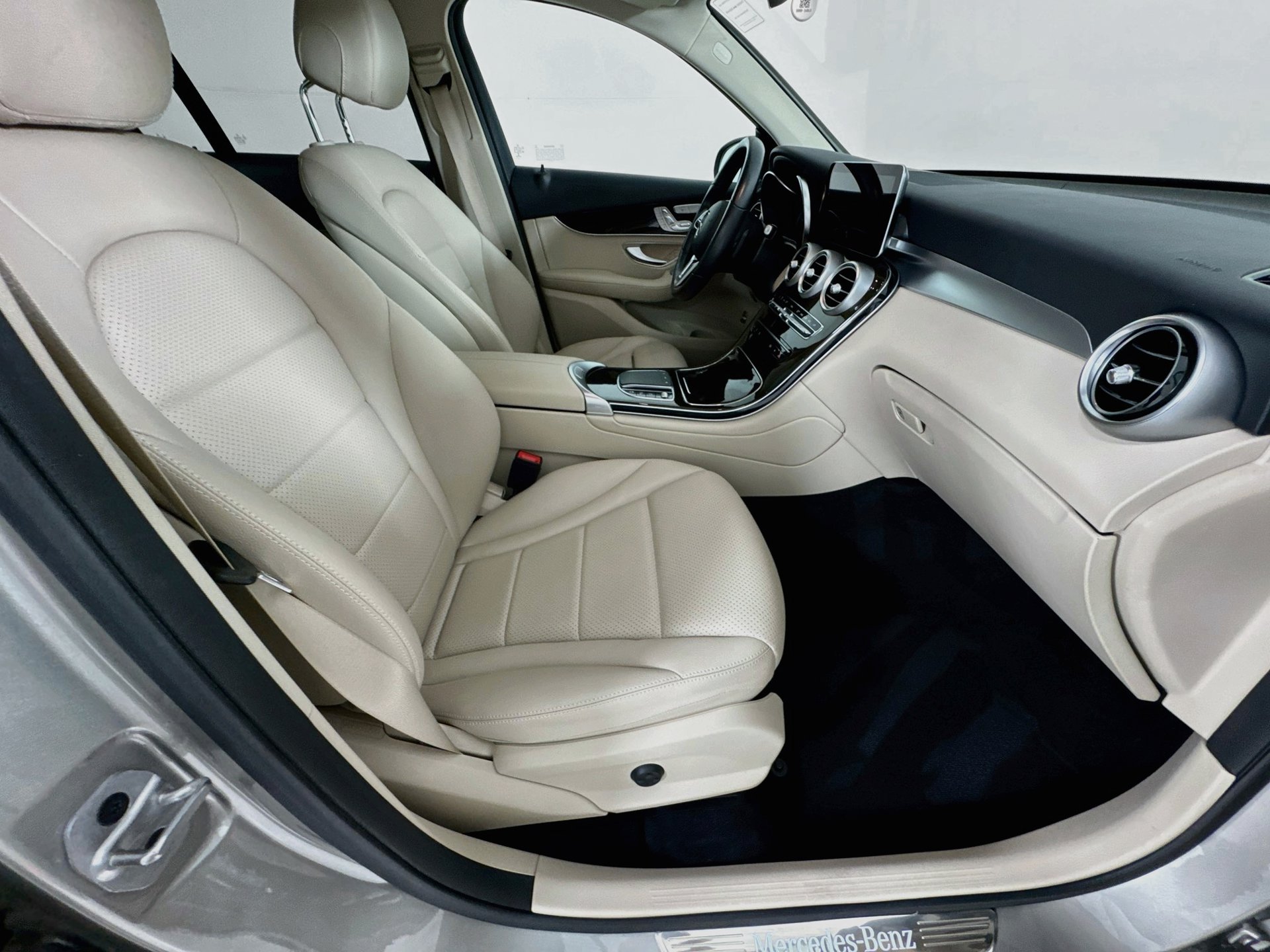 Used 2022 Mercedes-Benz GLC 300 image 28