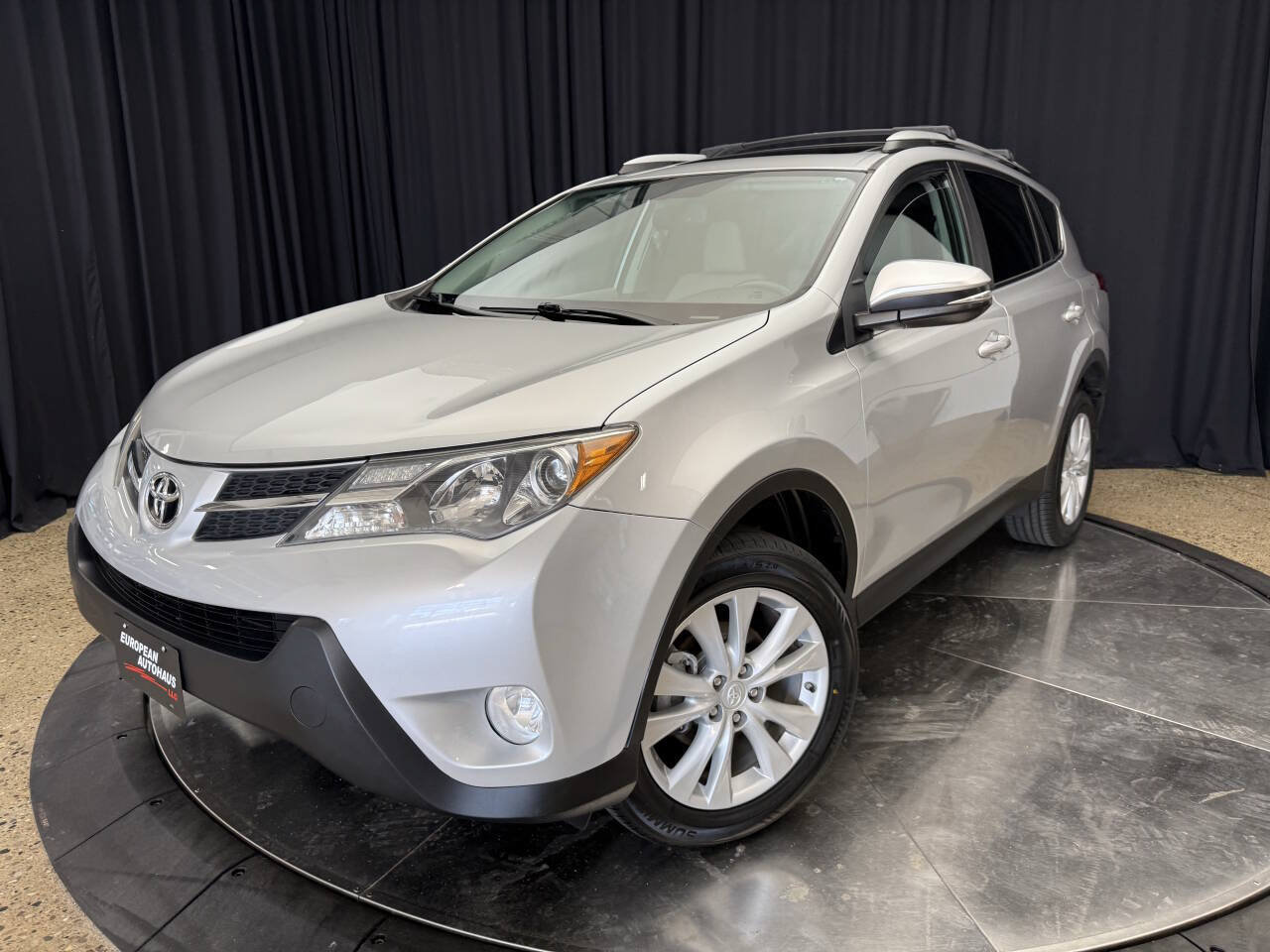 Used 2013 Toyota RAV4 Limited AWD/4WD image 2
