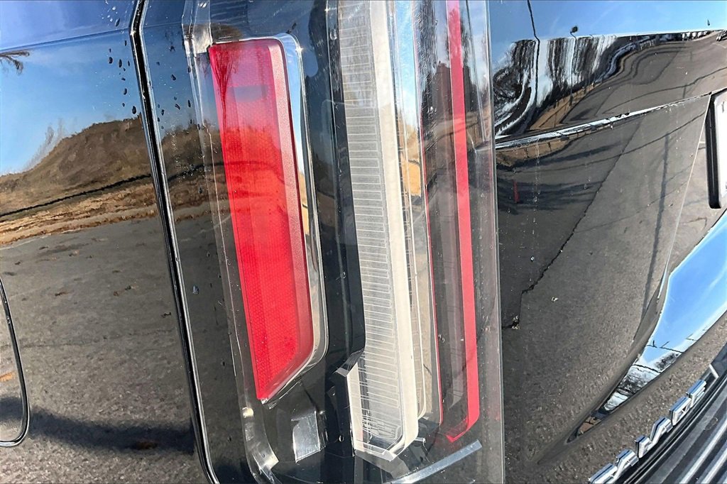 Used 2021 Cadillac Escalade Premium Luxury image 33