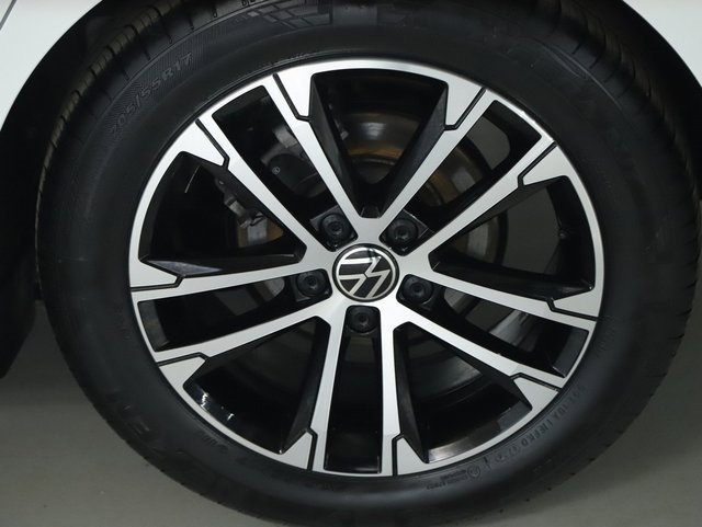 Used 2025 Volkswagen Jetta Sport image 37