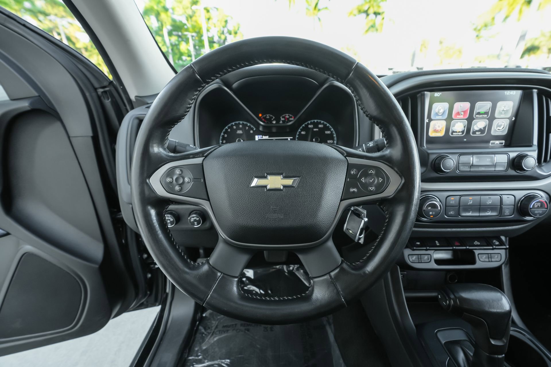 Used 2017 Chevrolet Colorado Z71 w/ Z71 Midnight Edition image 9