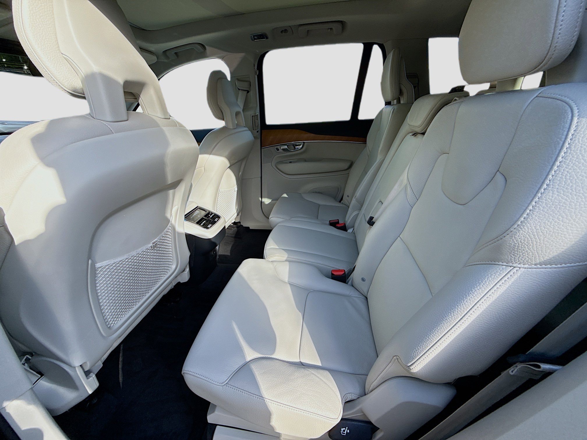 Used 2021 Volvo XC90 T6 Momentum w/ Advanced Package image 24