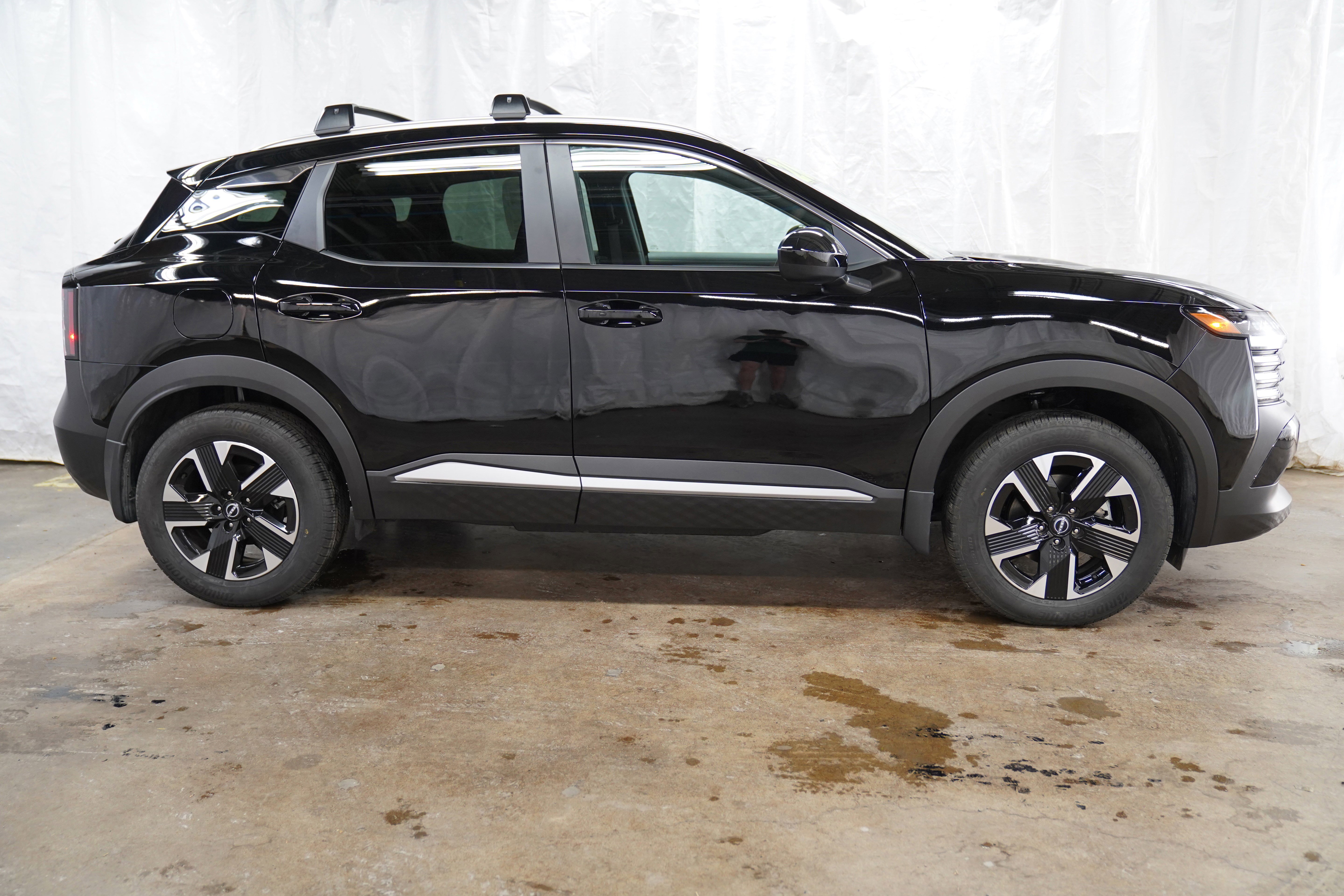 Used 2026 Nissan Kicks SV w/ SV Premium Package AWD/4WD image 2