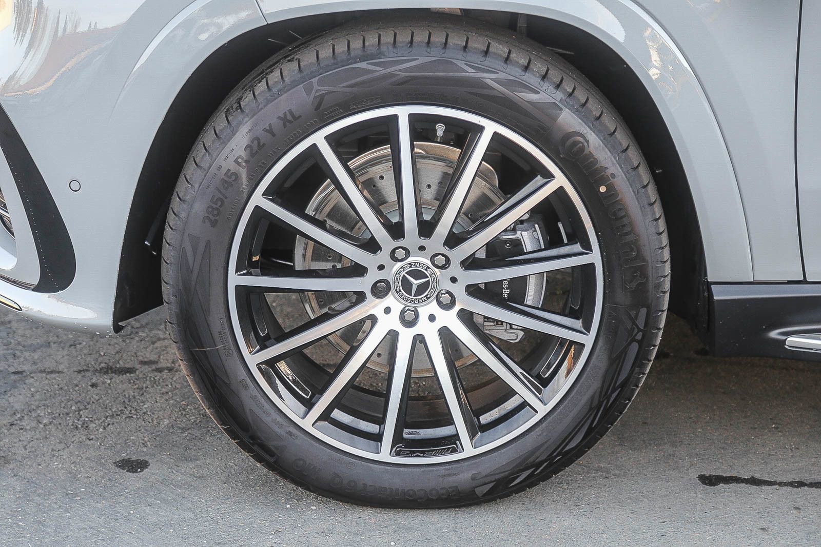 New 2026 Mercedes-Benz GLS 580 4MATIC image 9