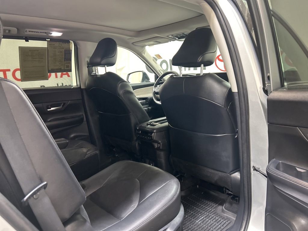 Used 2024 Toyota Grand Highlander AWD image 13