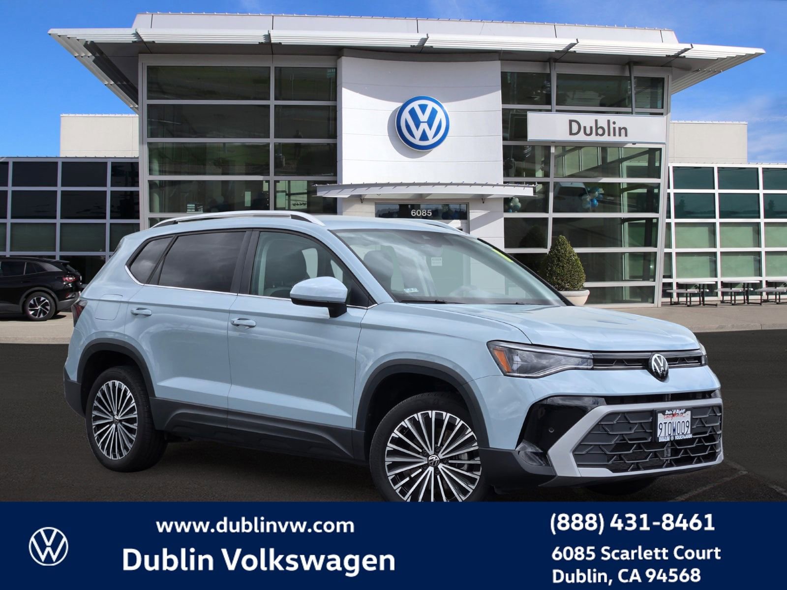 Used 2025 Volkswagen Taos SE FWD image 1