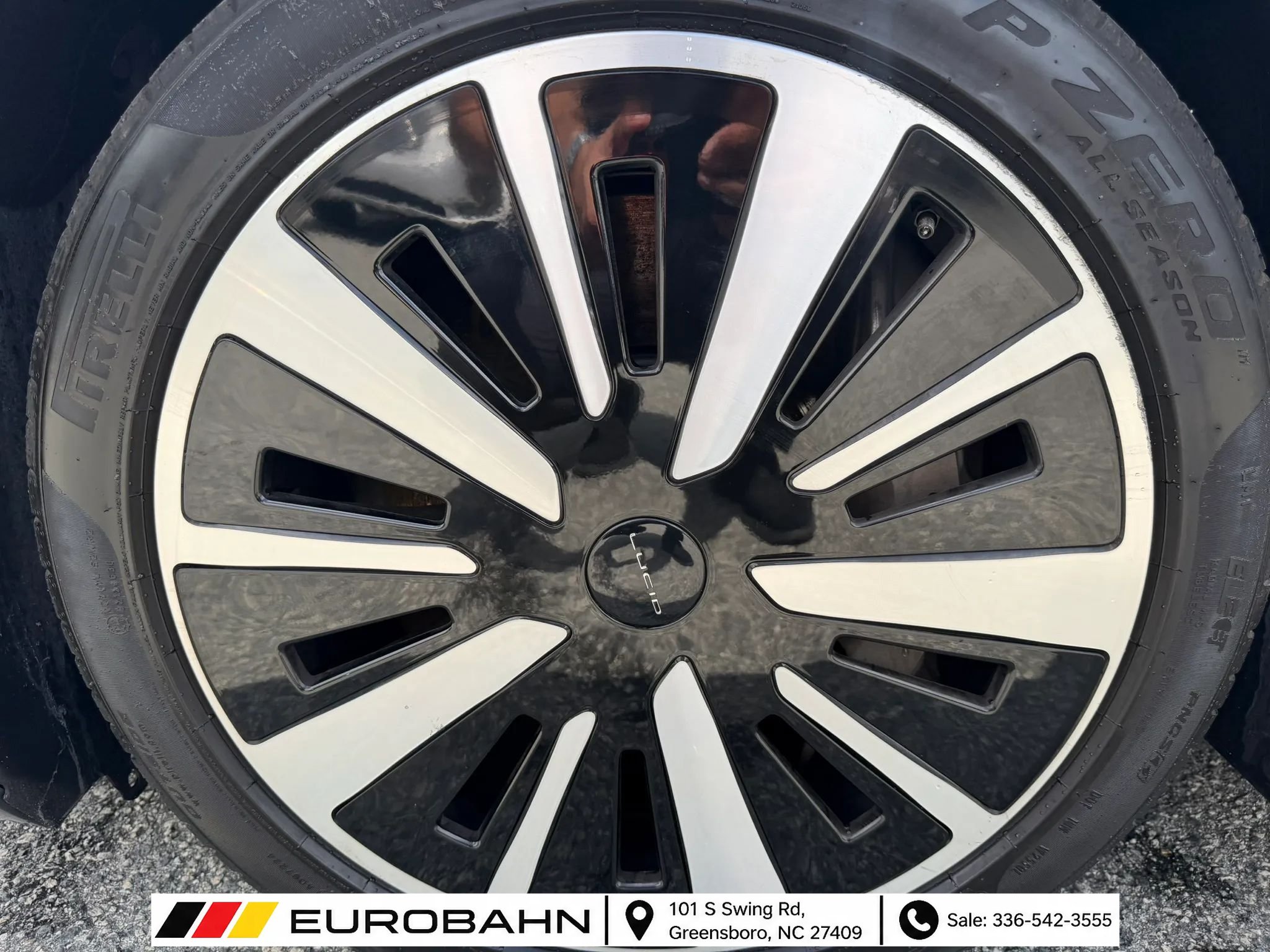 Used 2024 Lucid Air Touring AWD/4WD image 23