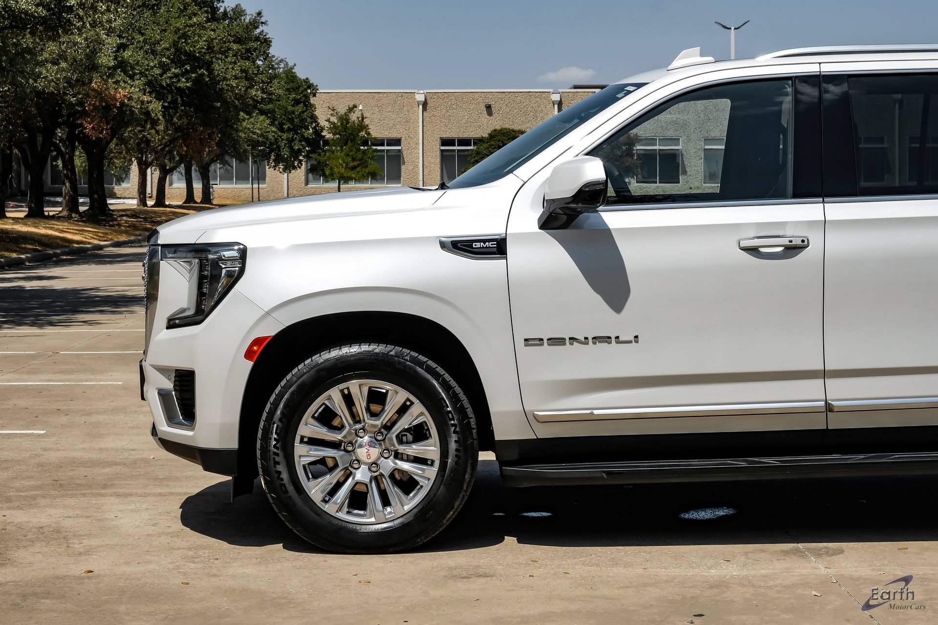 Used 2024 GMC Yukon XL Denali AWD/4WD image 8