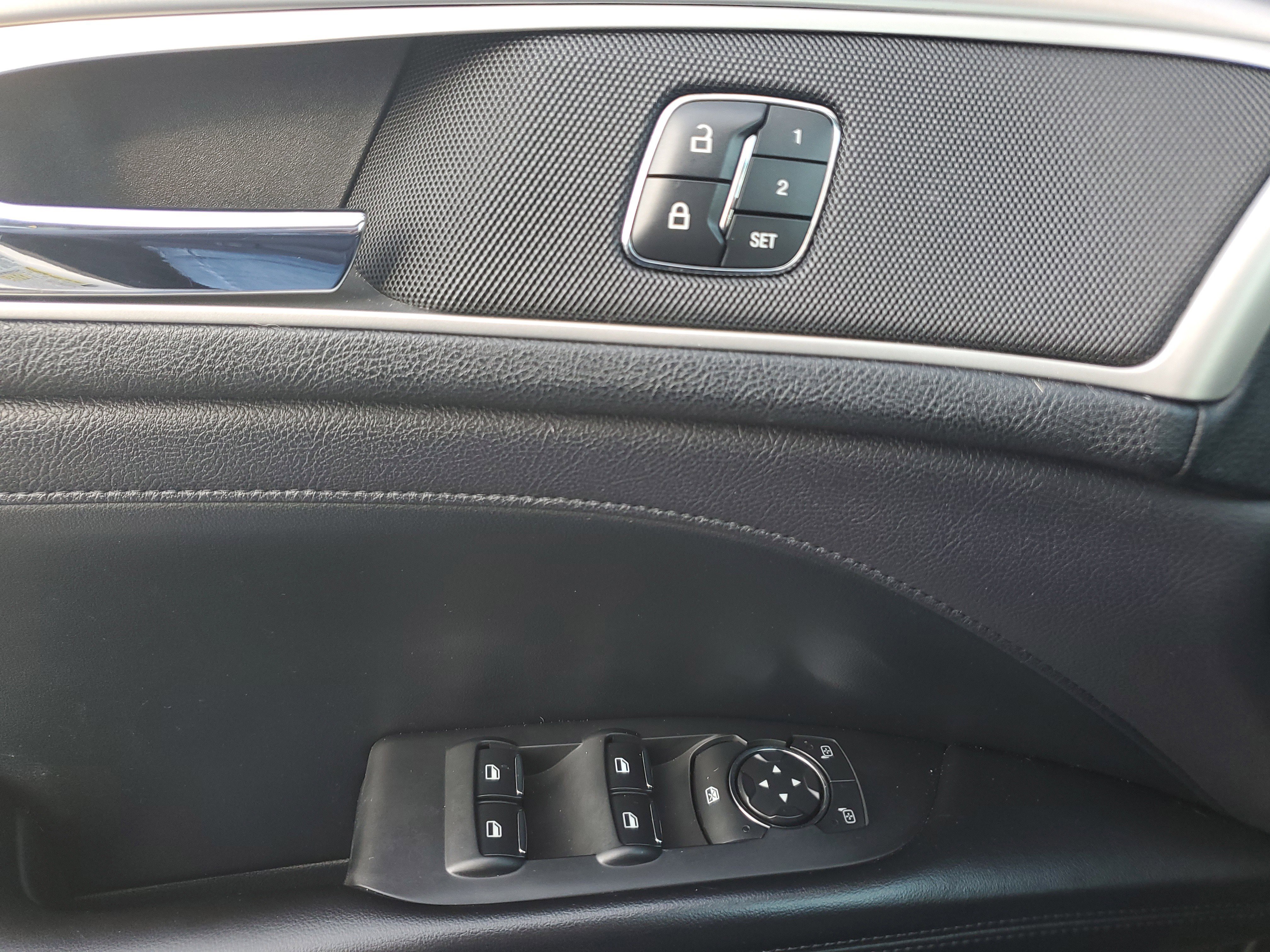 Used 2020 Lincoln MKZ image 25