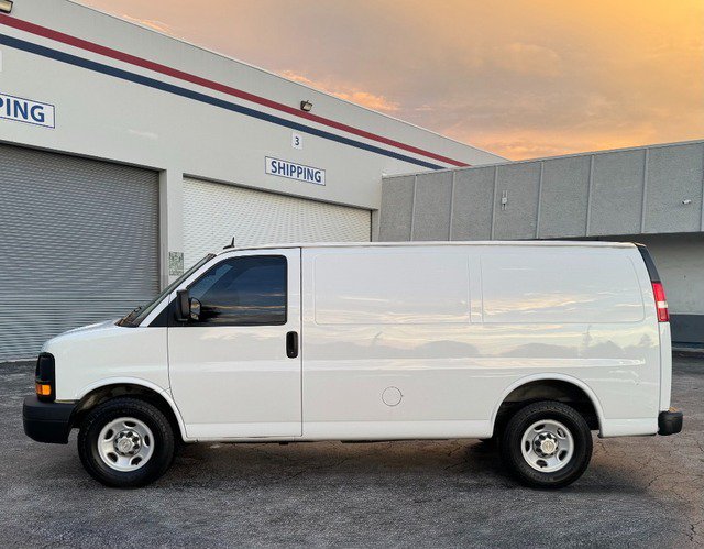 Used 2013 Chevrolet Express 2500 RWD image 2