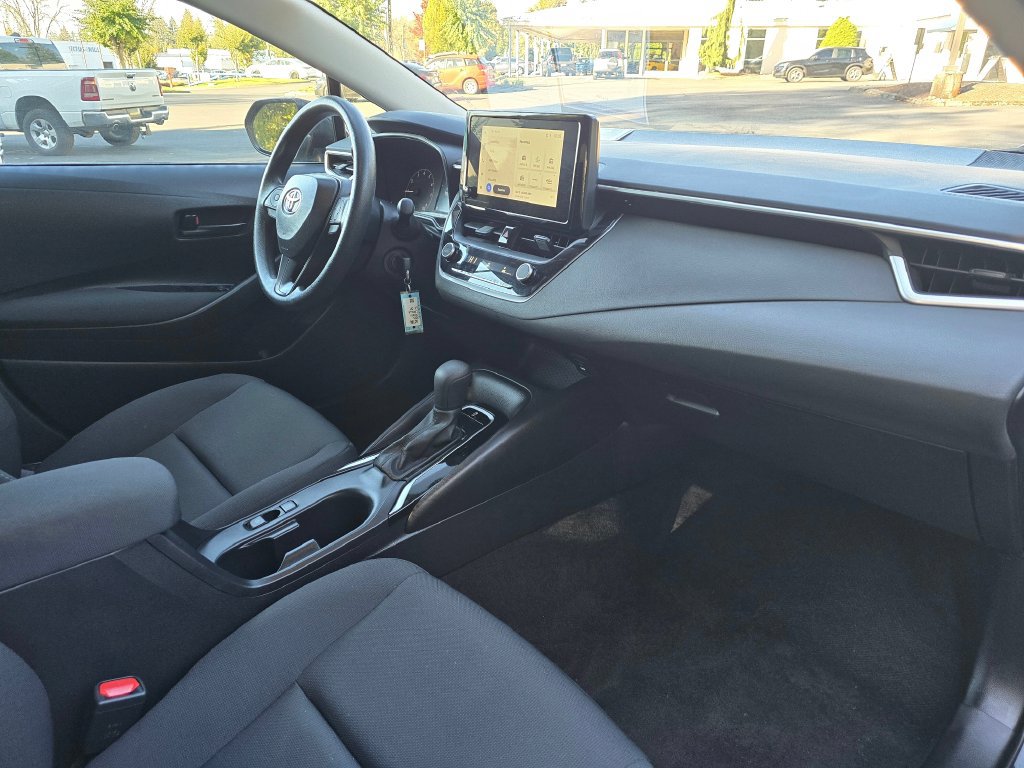 Used 2025 Toyota Corolla LE FWD image 4