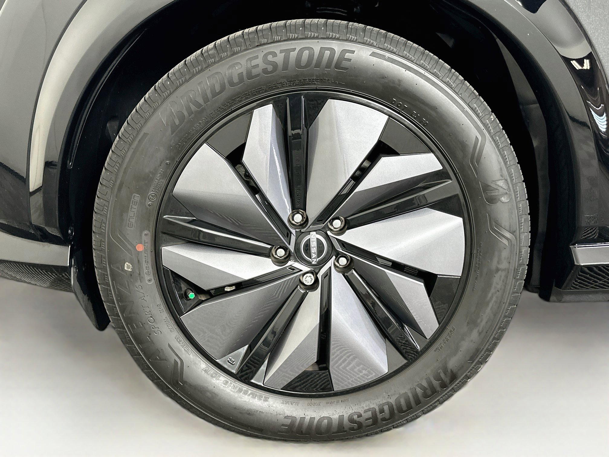Used 2023 Nissan Ariya FWD image 11