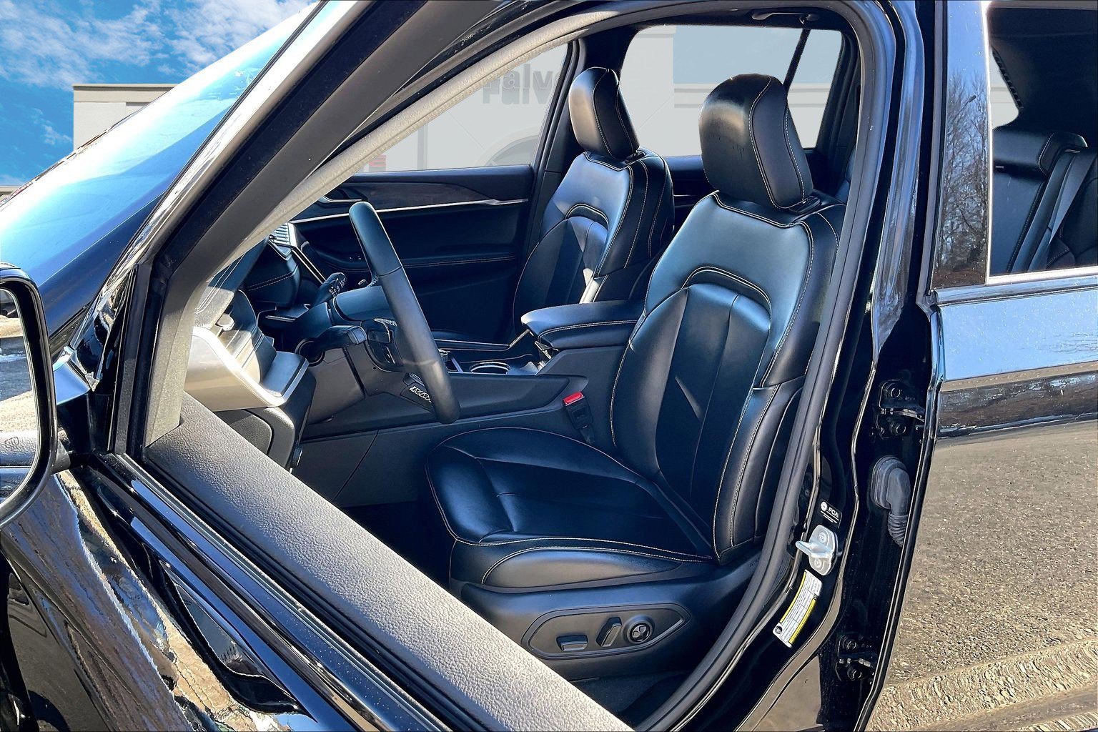 Certified 2024 Jeep Grand Cherokee Limited image 21