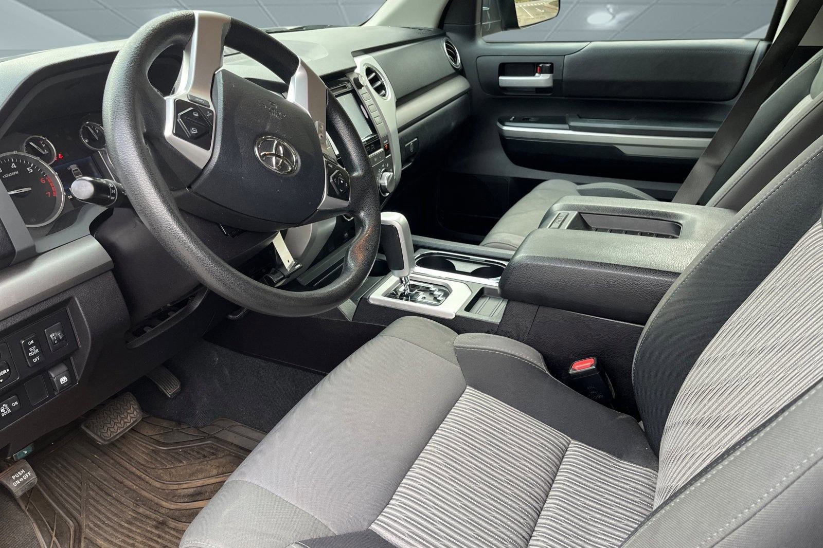 Used 2015 Toyota Tundra SR5 w/ SR5 Upgrade Package image 3