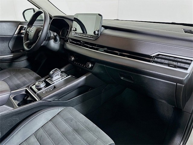 Used 2023 Mitsubishi Outlander SE image 27