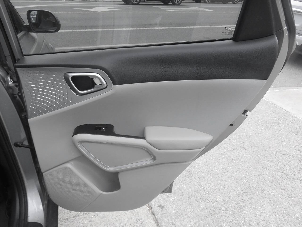 Used 2023 Kia Soul LX w/ LX Technology Package FWD image 27