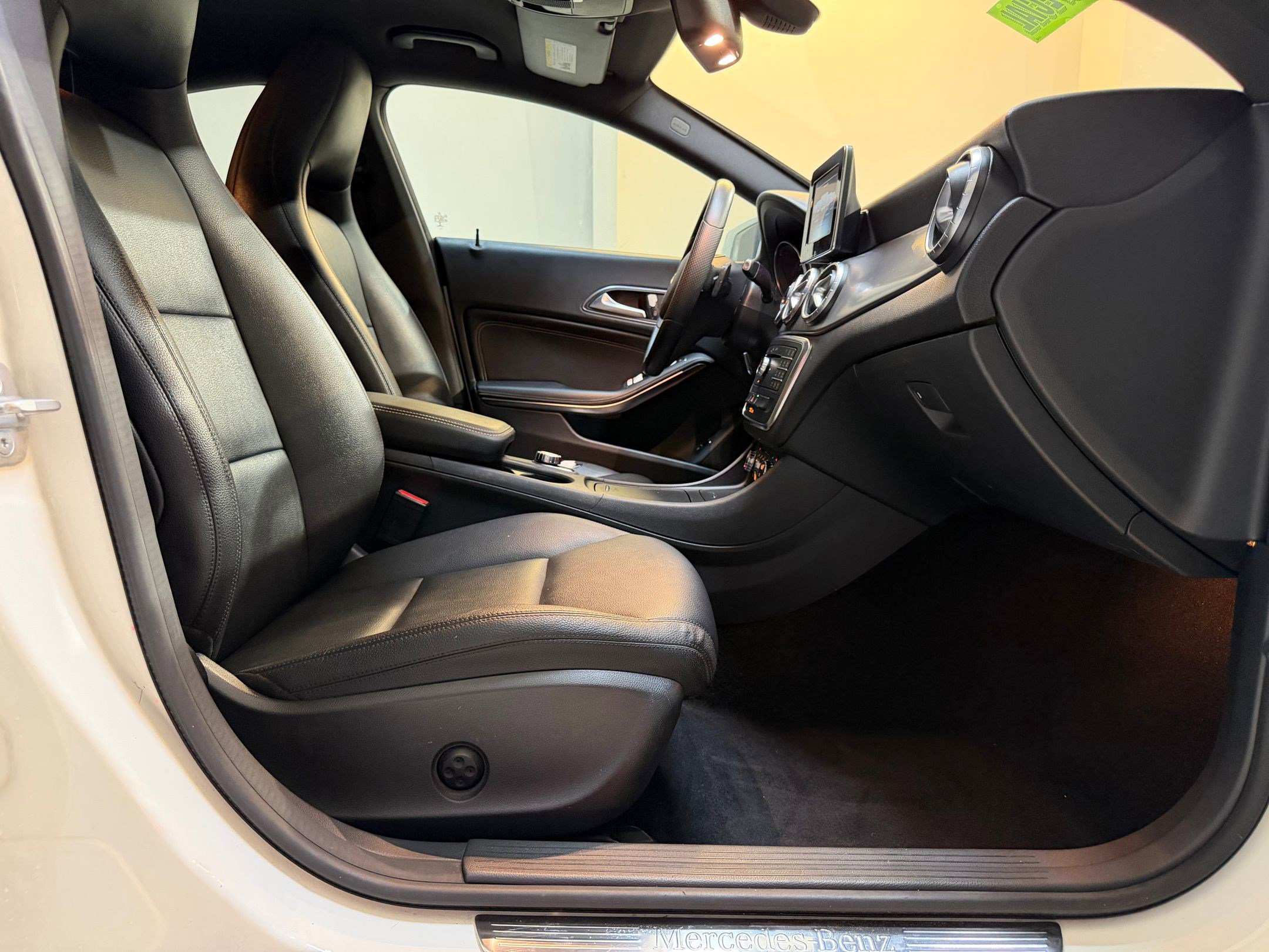 Used 2015 Mercedes-Benz CLA 250 image 42