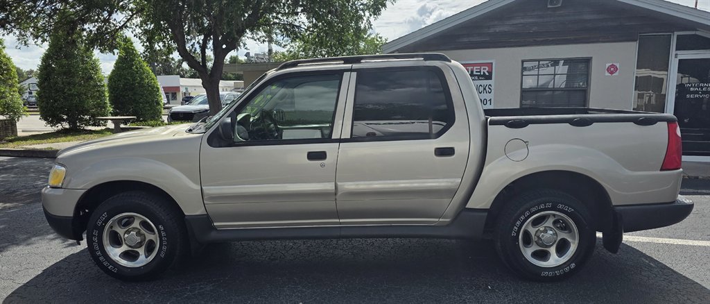 Used 2005 Ford Explorer Sport Trac XLS AWD/4WD image 2