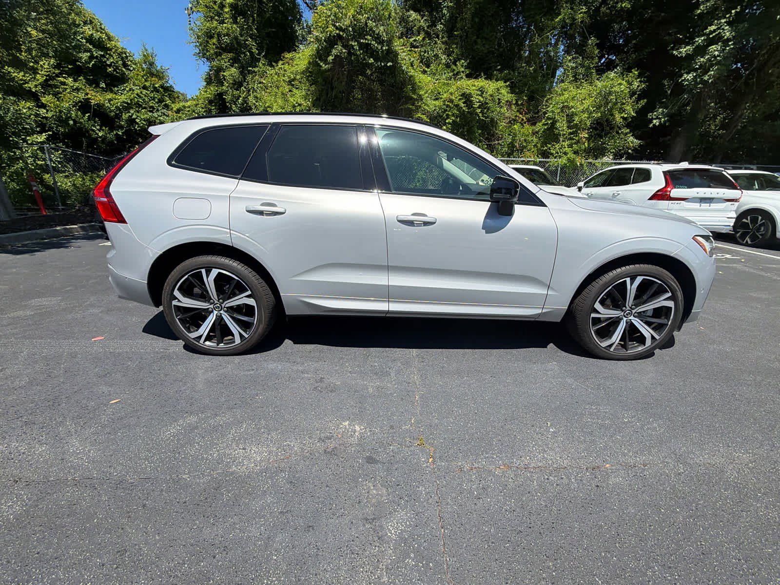 Used 2023 Volvo XC60 B5 Ultimate w/ Climate Package FWD image 17