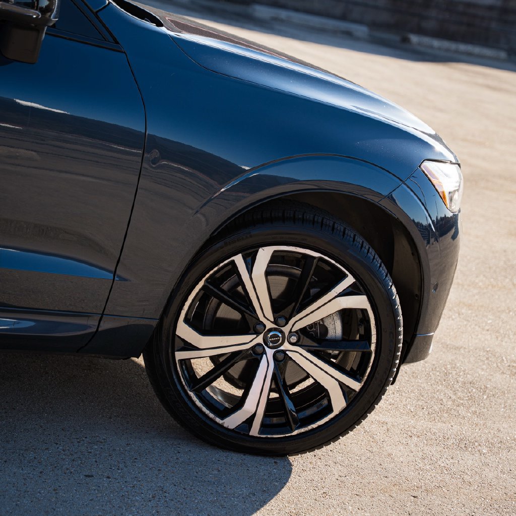 Certified 2024 Volvo XC60 T8 Ultimate w/ Protection Package Premier AWD/4WD image 11