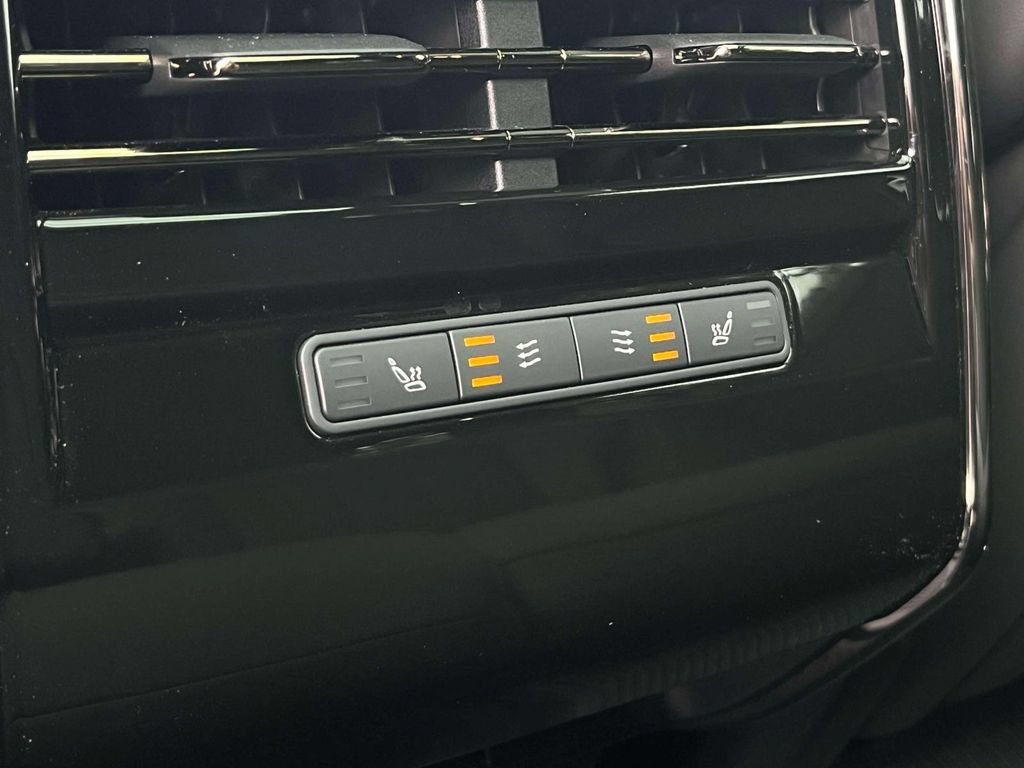 Used 2025 Land Rover Range Rover Sport SE AWD/4WD image 17