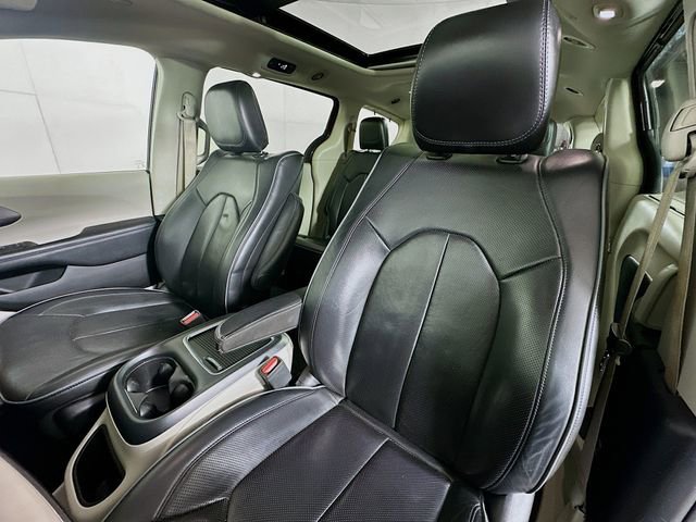 Used 2018 Chrysler Pacifica Limited w/ Tire & Wheel Group image 22