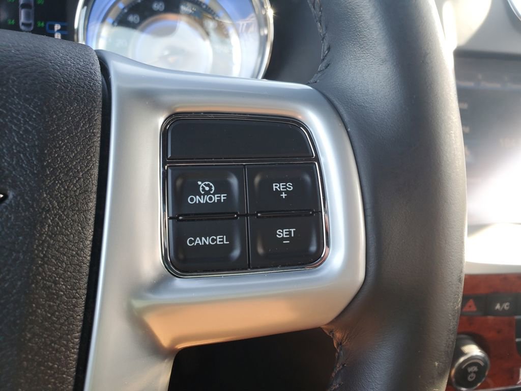 Used 2014 Chrysler 300 w/ Driver Convenience Group image 17