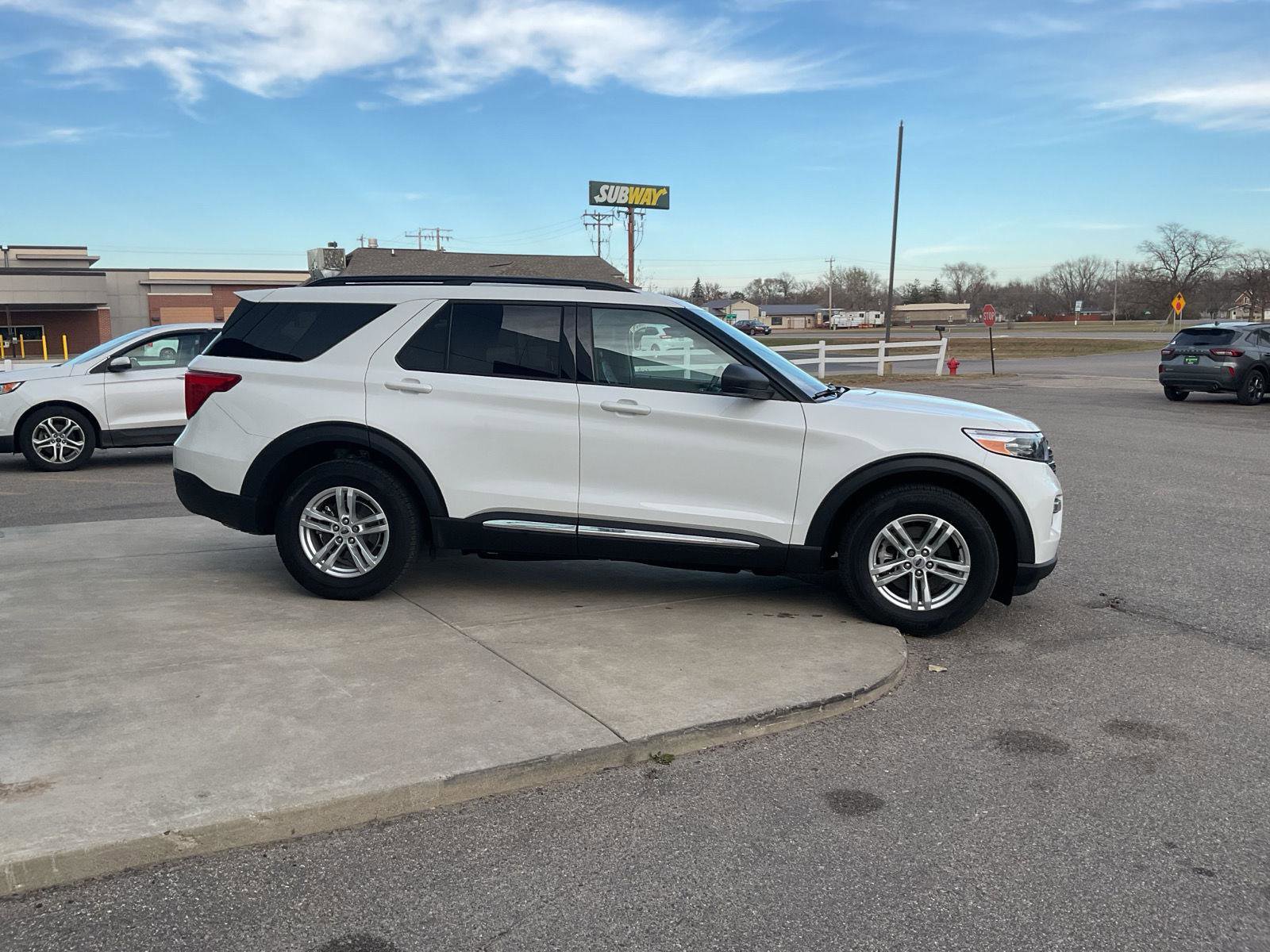 Used 2023 Ford Explorer XLT w/ Equipment Group 202A image 6