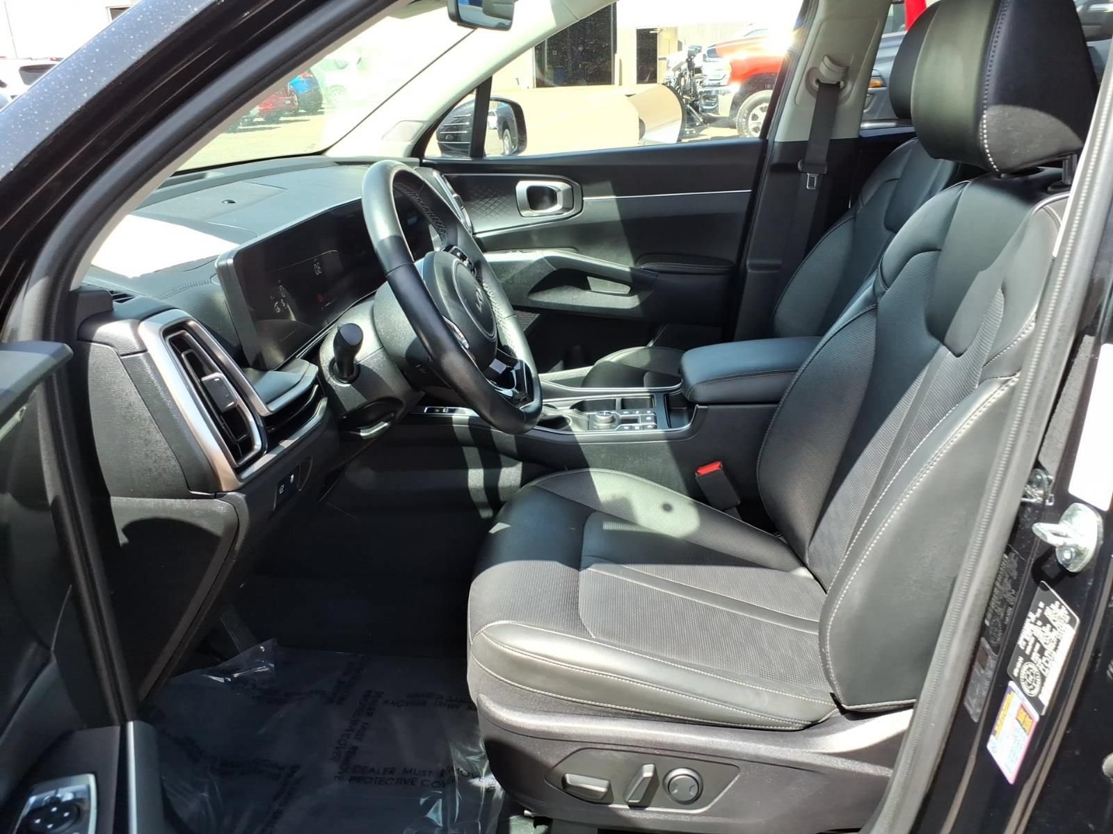 Used 2024 Kia Sorento EX AWD/4WD image 13