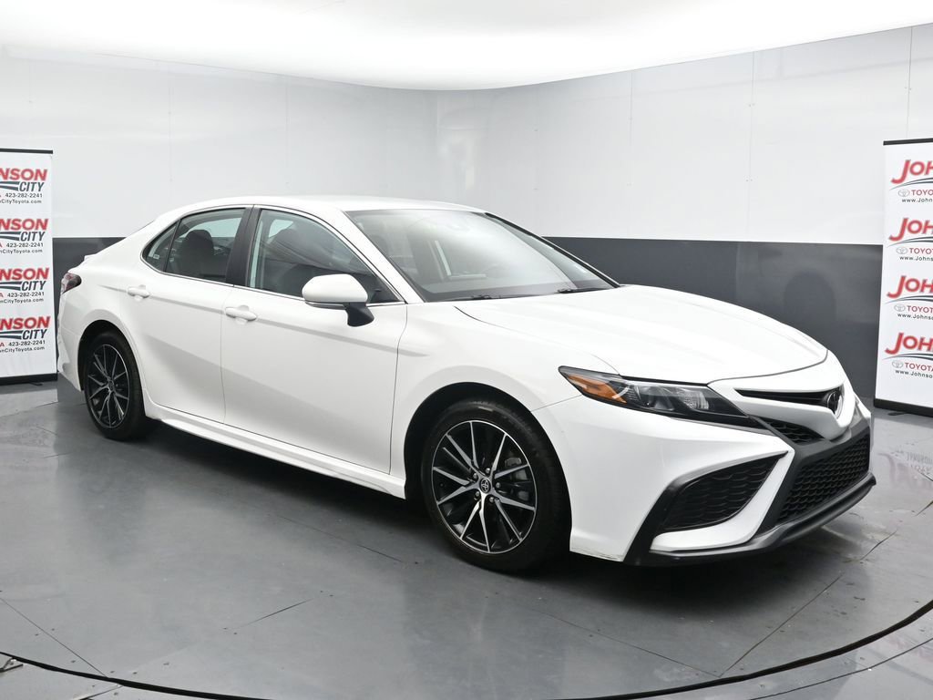 Used 2024 Toyota Camry SE FWD image 2