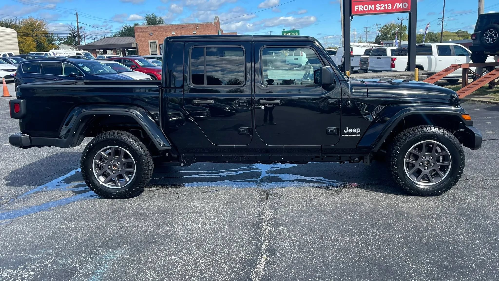 Used 2023 Jeep Gladiator Overland AWD/4WD image 4