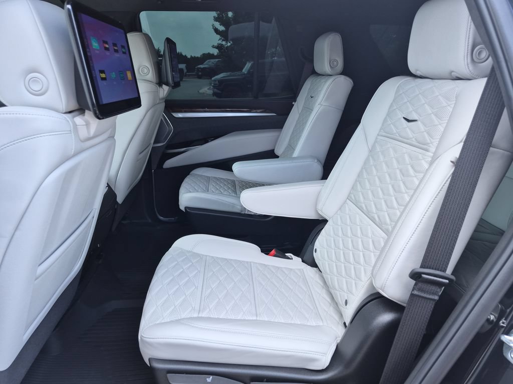 Certified 2026 Cadillac Escalade Platinum Sport w/ LPO, Floor Liner Package AWD/4WD image 41