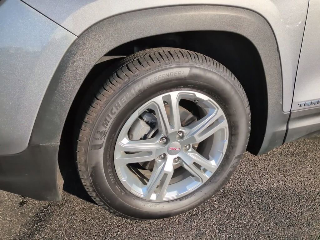 Used 2018 GMC Terrain SLE w/ Driver Convenience Package image 9