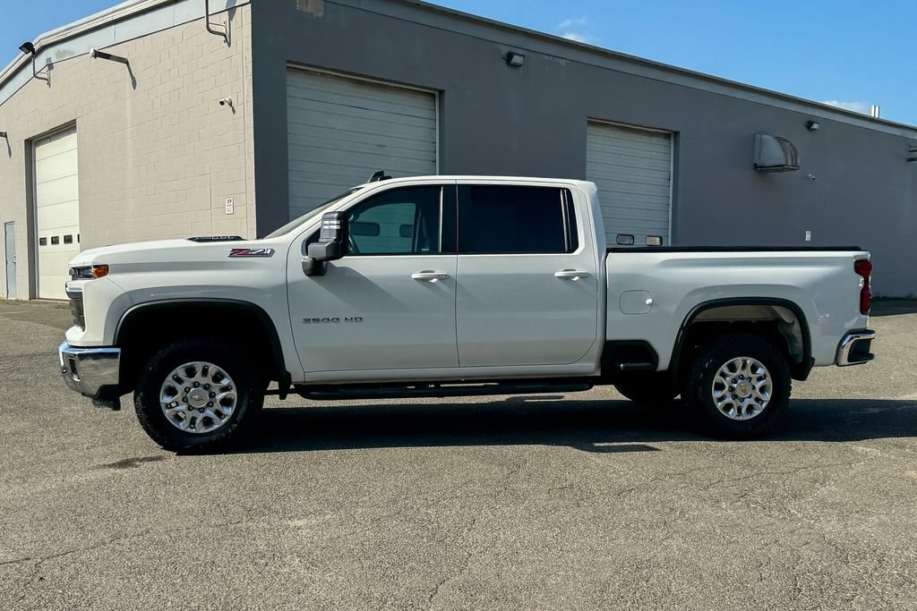 Used 2024 Chevrolet Silverado 2500 LT AWD/4WD image 6