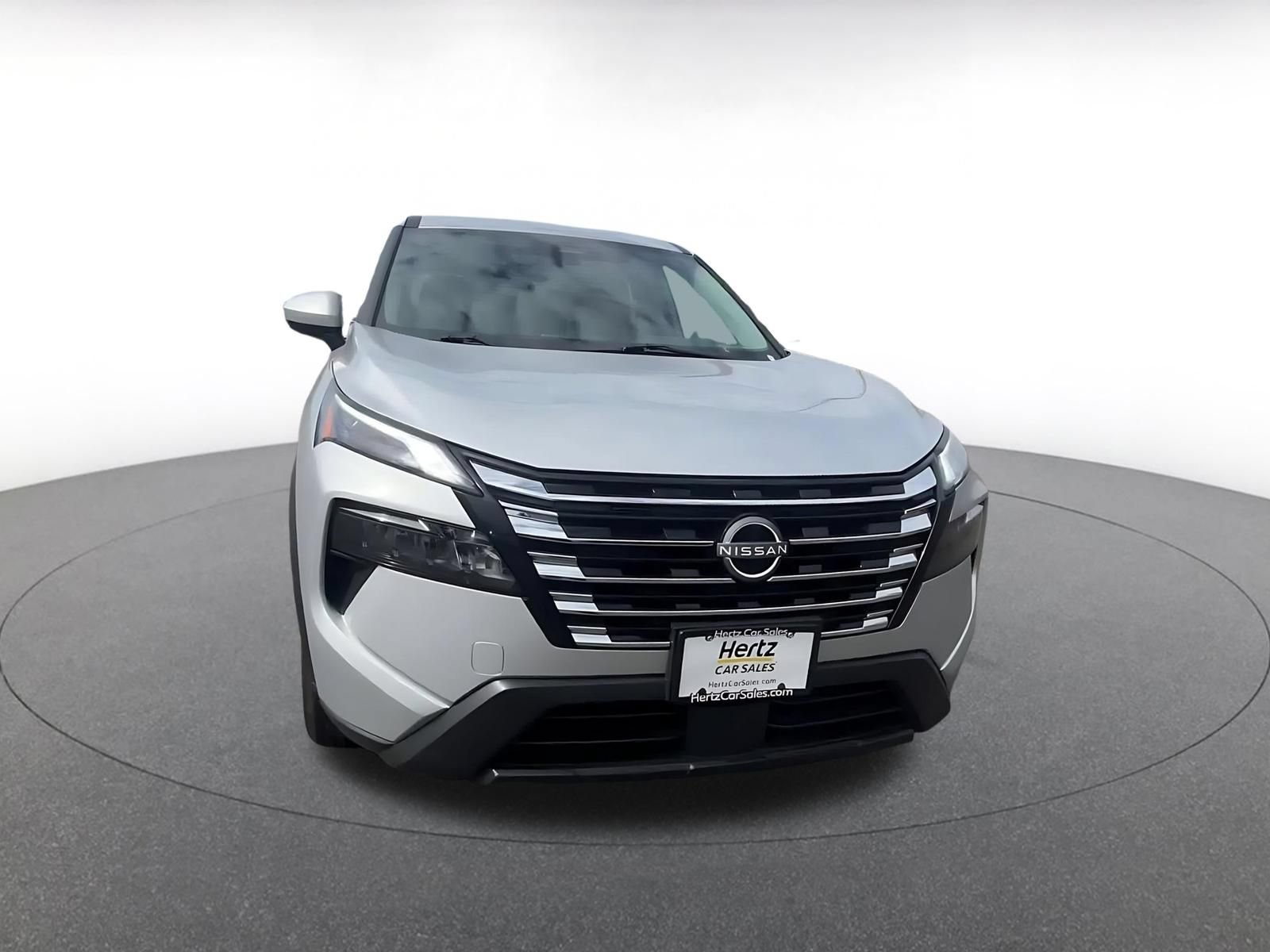 Used 2025 Nissan Rogue SV FWD image 3